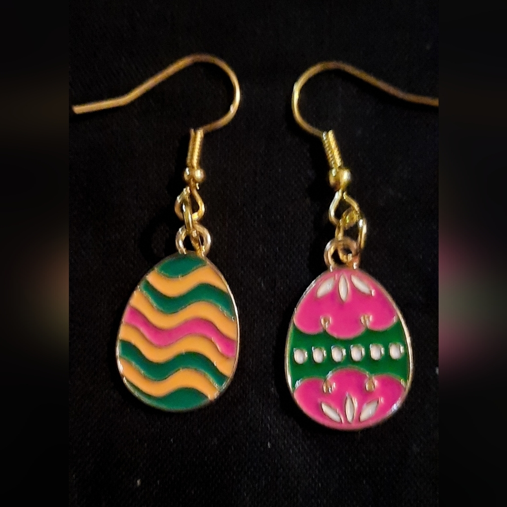 NWOT handmade Easter Egg earrings Holiday